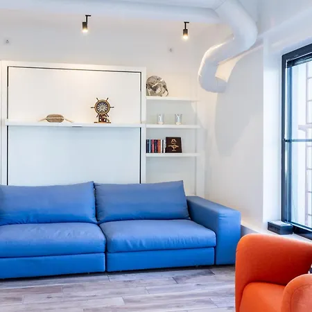Loft Apartment *